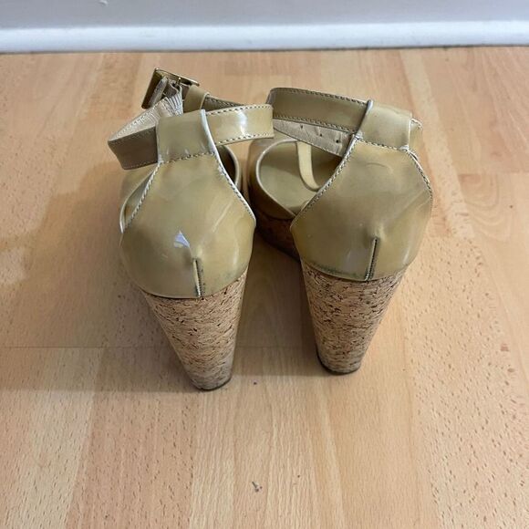JIMMY CHOO Beige Patent Leather Pela Cork Wedge T Strap Sandals Size 38.5 - Picture 2 of 12